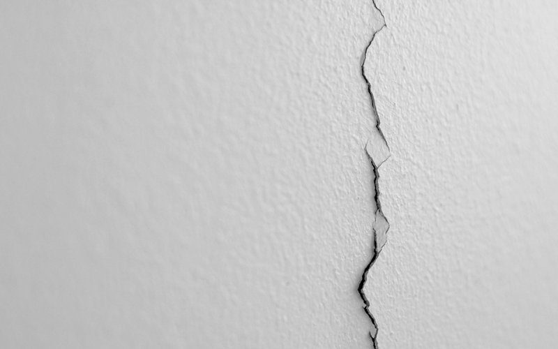 cause termites cracks image